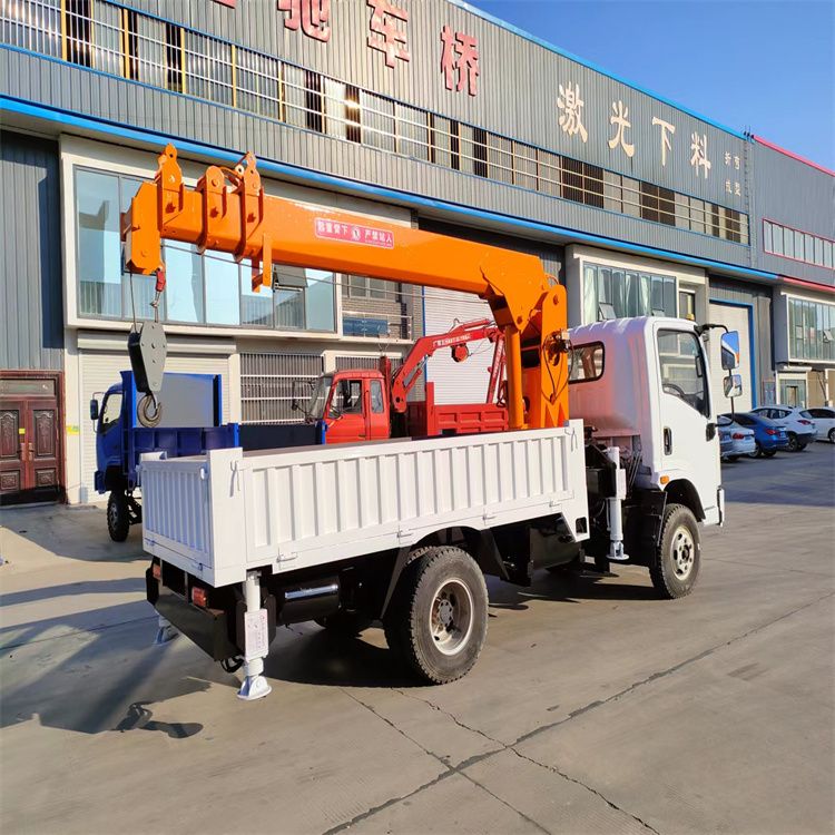 北区三轮随车吊定制 农用改装机自备吊中瑞长期出售